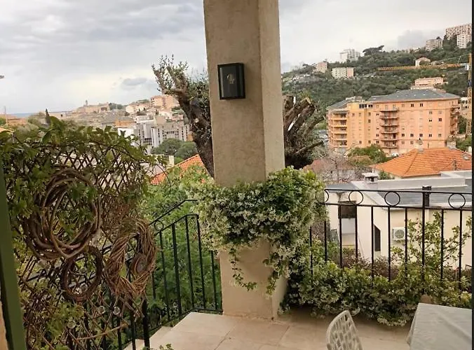 Dans Avec Jardin Privatif Bastia (Corsica)